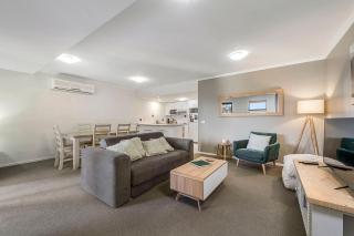 202 South Pacific, Pacific Drive - 3