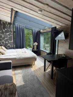 A unique and peaceful glass suite on the lake shore - 6