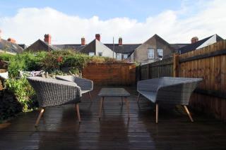 Modern 2-Bedroom Flat in Roath with Parking - 2