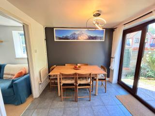 Tranquil 3-Bed Home with Parking & Garden - 8
