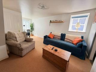Tranquil 3-Bed Home with Parking & Garden - 6