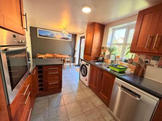 Tranquil 3-Bed Home with Parking & Garden - 9