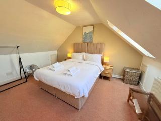 Tranquil 3-Bed Home with Parking & Garden - 5