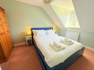 Tranquil 3-Bed Home with Parking & Garden - 3
