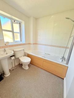 Tranquil 3-Bed Home with Parking & Garden - 2