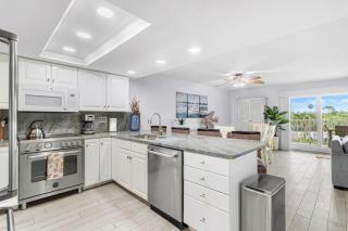 Escape to Beach Oasis! Family Friendly, Updated Beachside Condo with Heated Pool! - Clearwater Beach - 1