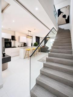 Florence by Luxe Manor - 2Bedroom Maisonette - 2