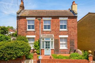 Period Cottage with Original Features near Harbourside and North Street - 8