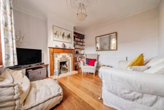 Period Cottage with Original Features near Harbourside and North Street - 5