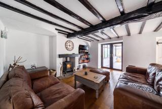 16th-Century Cottage with Separate Studio and Garden, Sleeps 12 -  - 9