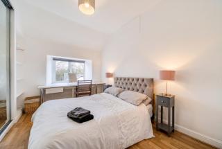 16th-Century Cottage with Separate Studio and Garden, Sleeps 12 -  - 6