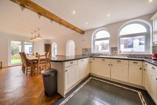 16th-Century Cottage with Separate Studio and Garden, Sleeps 12 -  - 4