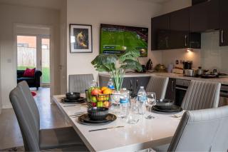 3-bed House - Sleeps 6 - Free Parking - Garden - 3