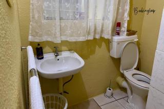 Budget Stays at Olivia Pines Guesthouse - 6