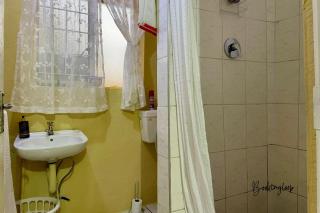 Budget Stays at Olivia Pines Guesthouse - 5