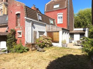 Charming Family Home with Garden! - 0