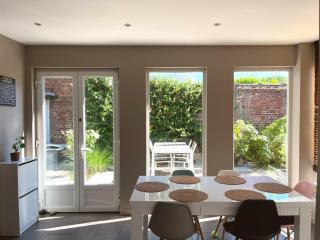 Charming Family Home with Garden! - 8