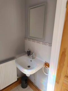 Central Tewkesbury Cottage, Hot Tub, Sleeps 8 - 3