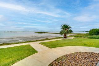 Waterfront Home w/ Deck & Views on Copano Bay! - 8