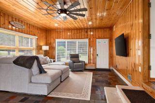 Charming Farmhouse Retreat - 7