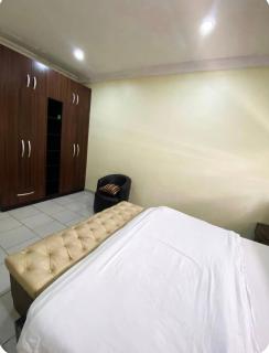 Elegant 2-BR In Ologolo Lekki, PEA - 4