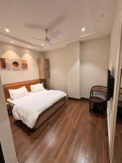 The Silver Spoon Hotel - 8
