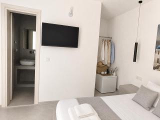 Moncler Fira Downtown Rooms - 4