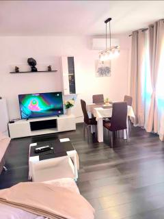 Escape 2 bed flat -NBU and Merto station, free parking - 4