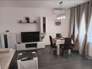 Escape 2 bed flat -NBU and Merto station, free parking - 3