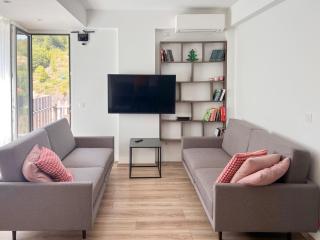 The View - Modern Apartment with Mountain Vistas - 0