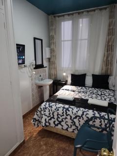 CH Catrachos Rooms - 9