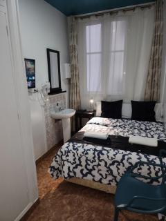 CH Catrachos Rooms - 8