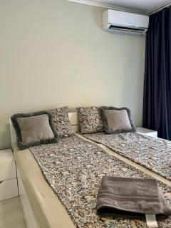 Cozy studio near the park with huge verandah Free parking - 1