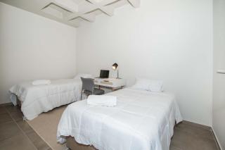 Modern Two-Bedroom in Luque with Pool and Gym Access - 4