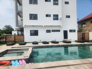 Crown Luxury Apartments - 0