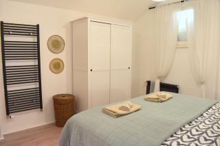 Central home in trendy area - 6