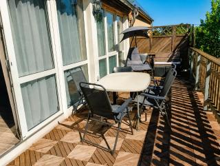 Familien FEWO Spielzimmer Balkon nahe Freizeitpark Plohn DZ eig Bad Küche gratis Kaffee Sitzecke Gemeinschaftspool im Garten Frühstückskorb auf Anfrage - 3