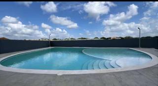 Beautiful 3 bedroom apartment with pool on Av - 0