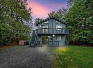 Poconos Chalet, Game Room, Hot Tub & Firepit - 0