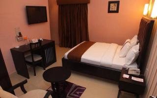 Optizee Hotel and Suites - 7