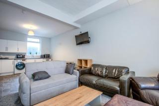 Short Stays and Long Stays Home in Blackpool for Large Groups - 3