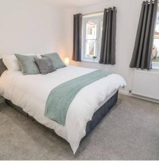 Comfortable Short and Long Stays in Falmouth - Parking and WiFi available - 2