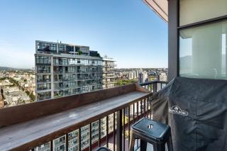 The W, Modernized 2 bedroom Downtown Highrise - Vancouver - 6