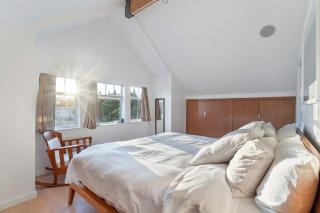 Beautiful, Newly Renovated Creek Home - 9