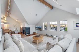 Beautiful, Newly Renovated Creek Home - 0