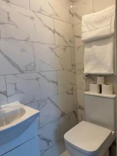 Cozy Studio Flat - walk to all Amenities - 5