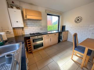 Anniesland Glasgow 1bd Flat - Free Parking - 4