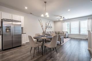 3-Story Pet-Friendly Retreat with Private Suites - Lilburn - 6