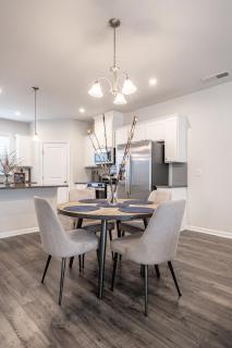 3-Story Pet-Friendly Retreat with Private Suites - Lilburn - 2