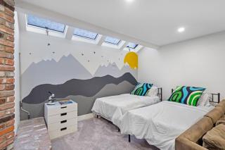 Cozy Basement Apartment with Skylights - 5